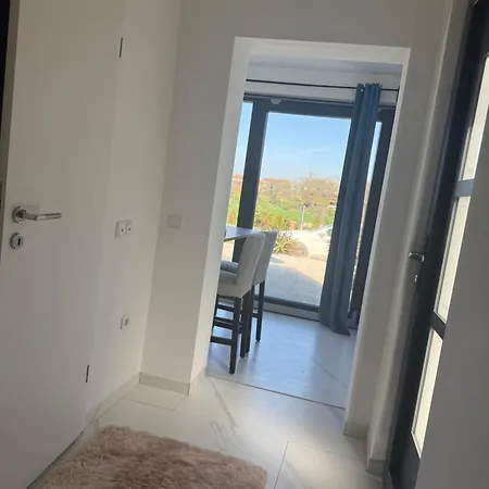 Vista Apartment *